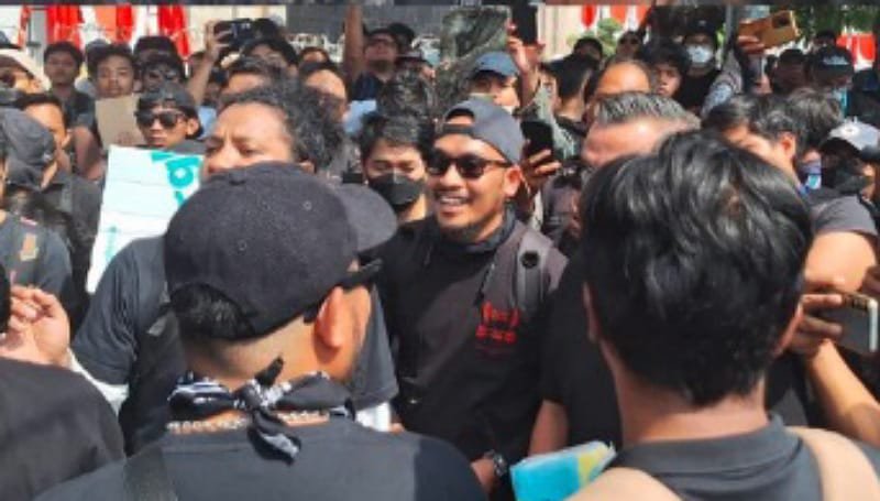 Para Komedian dan Sutradara Ternama Turun ke Jalan, Suarakan Aspirasi di Depan Gedung DPR RI