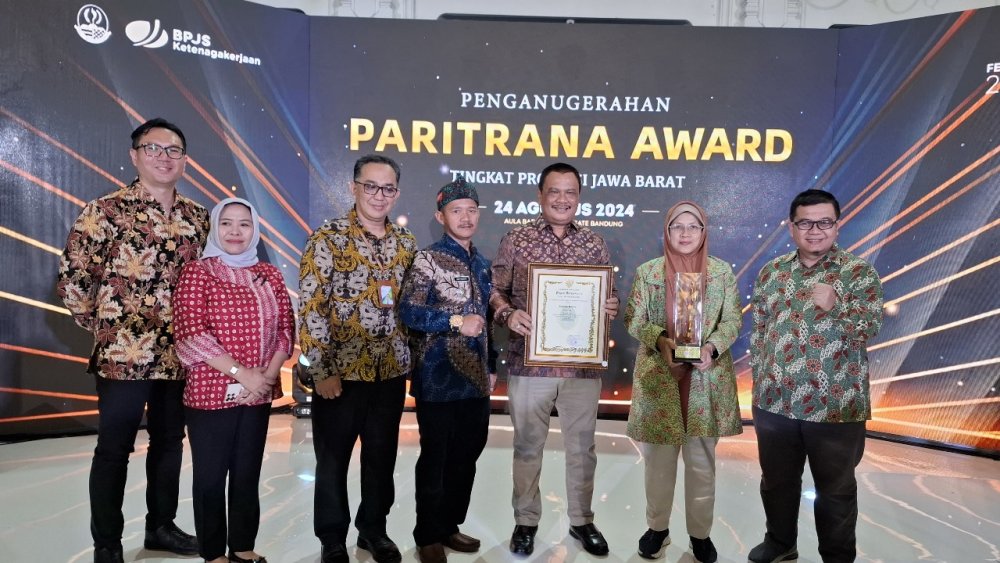Komitmen Dukung Implementasi Jamsos Ketenagakerjaan, Pemkab Bandung Juara Pertama Paritrana Award