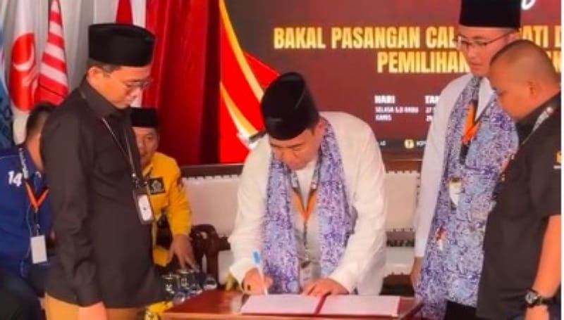 Andika Hazrumy dan Nanang Supriatna Resmi Daftar ke KPU Serang, Didukung Enam Partai Politik