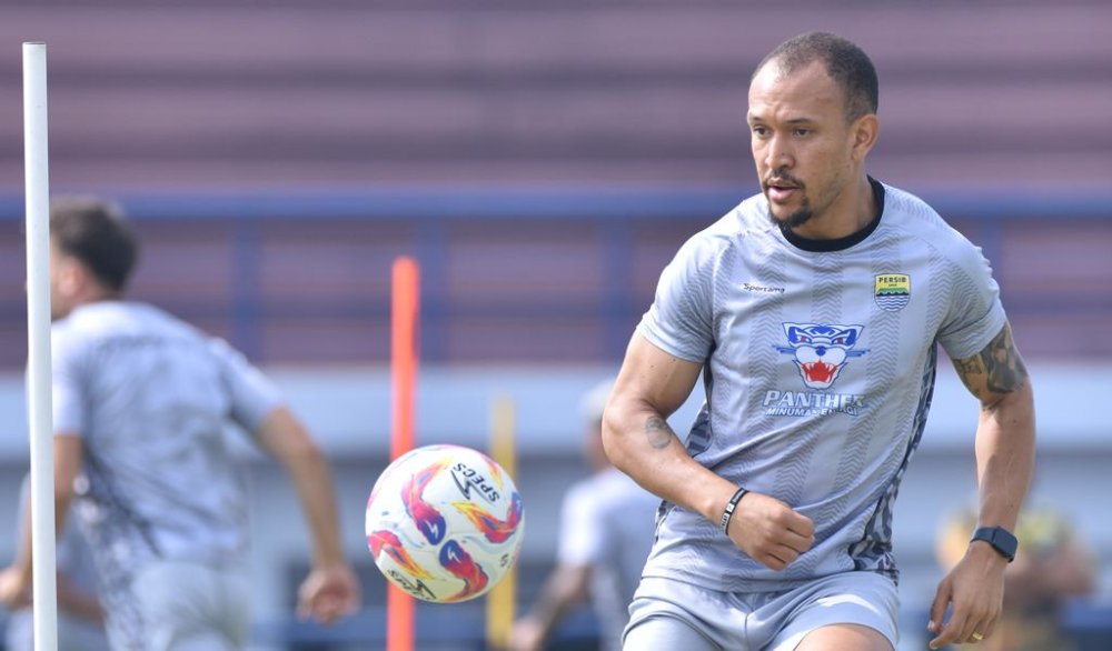 Bek Tangguh PERSIB, Gustavo Franca, Siap Bawa Tim Kembali ke Jalur Kemenangan Lawan Arema FC