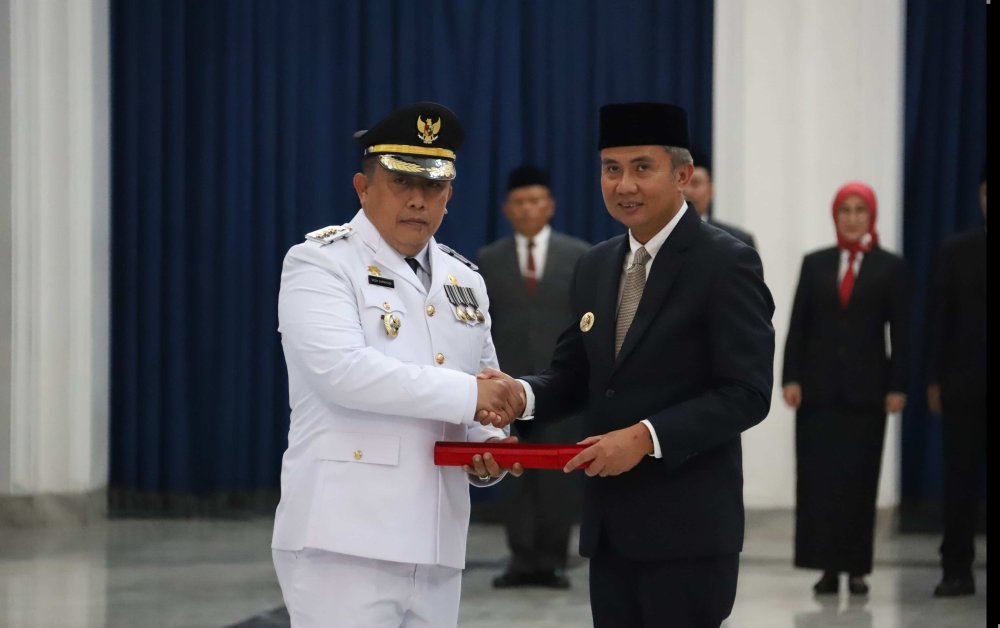 Pj Gubernur Jawa Barat, Bey Machmudin, Resmi Melantik Dedy Supriyadi sebagai Penjabat Bupati Bekasi
