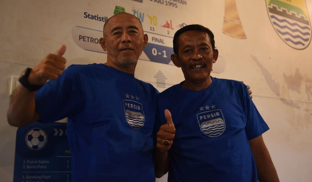 Dua Legenda PERSIB Hadiri Langsung Pertandingan Melawan Arema FC di Stadion Si Jalak Harupat