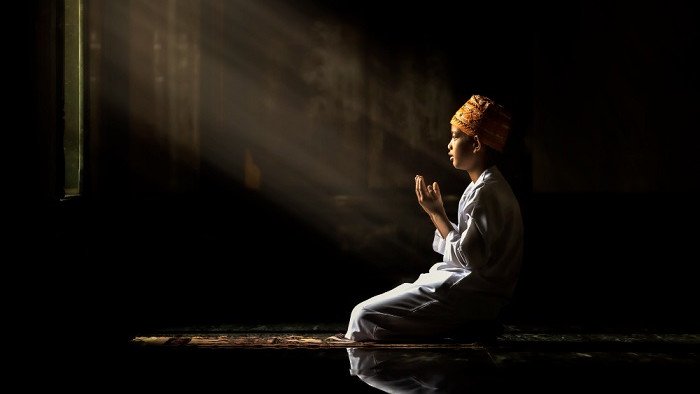 Tata Cara Shalat Tahajud : Niat, Bacaan Surat, Doa, Hukum dan Keutamaannya