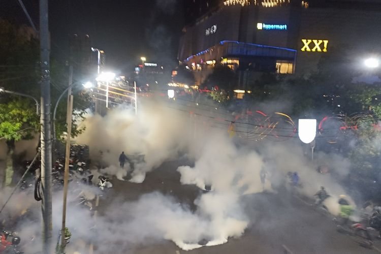 Aliansi Masyarakat Laporkan Dugaan Mark Up Pengadaan Gas Air Mata ke KPK