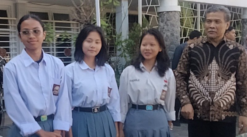 Tiga Siswi SMA Bina Dharma 2 Bandung Berprestasi di Ajang UniFest-2024