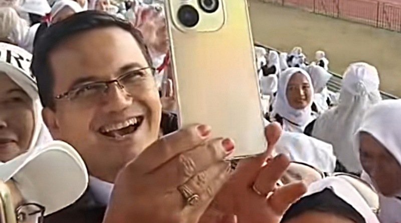 Ibu-ibu Berebut Foto Bareng Sahrul Gunawan di Acara Jambore Kader PKK