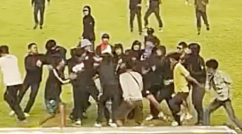 Kerusuhan Pecah Usai Laga Persib vs Persija di Bandung