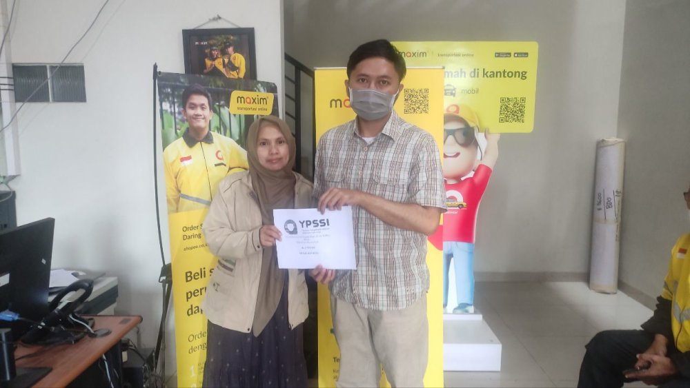 Pengemudi Maxim Bandung Terima Santunan Rp17 Juta dari YPSSI
