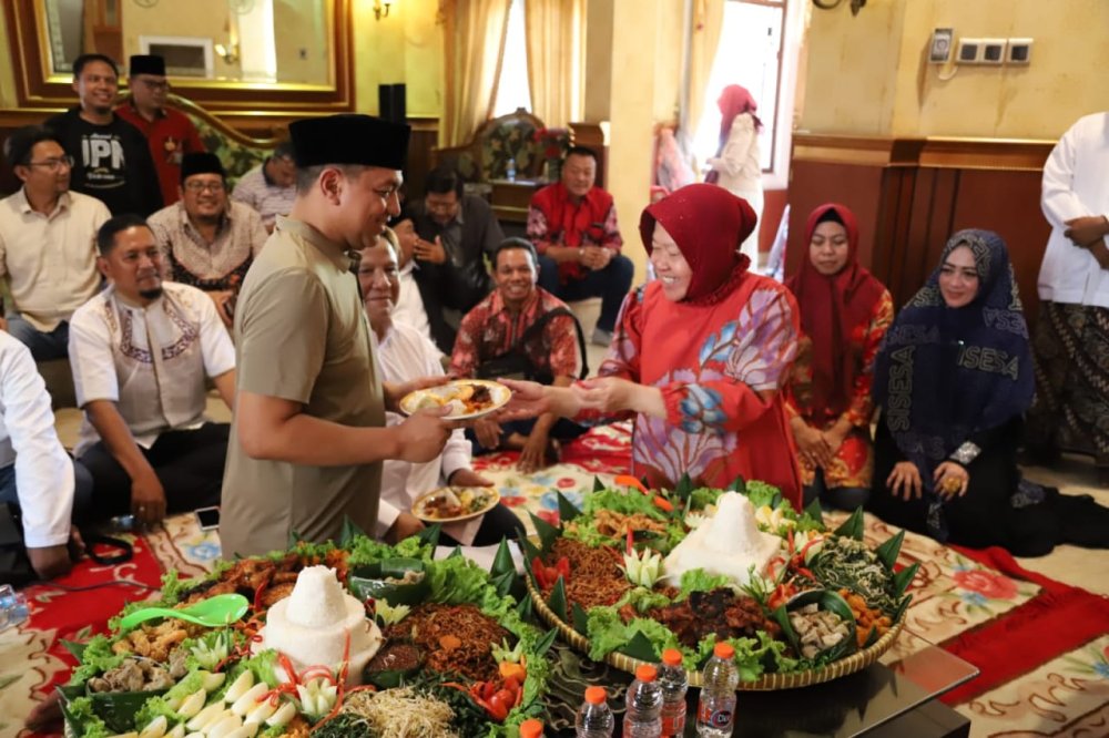 Pasangan Risma-Gus Hans Resmikan Posko Pemenangan di  Surabaya