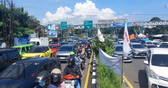 Kemacetan di Puncak Bogor Memuncak Siang Ini, One Way Menuju Jakarta Berlanjut