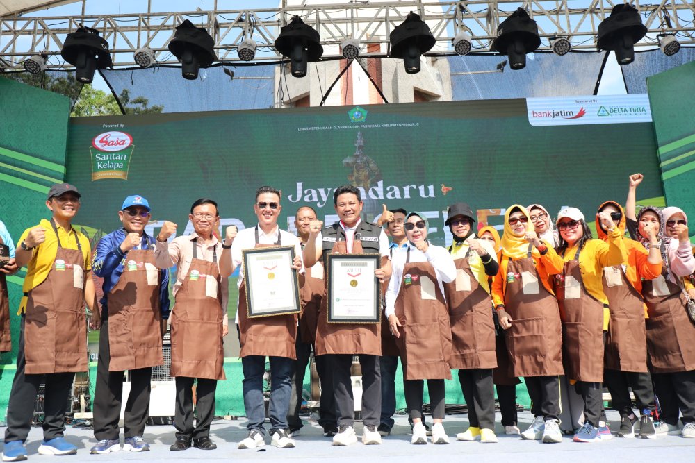 Sidoarjo Pecahkan Rekor MURI dengan 1.500 Porsi Lontong Cecek Gratis