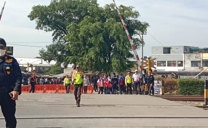 PT KAI Daop 2 Bandung Tutup Perlintasan Rel Kereta di Ciroyom seiring Peresmian Flyover Ciroyom