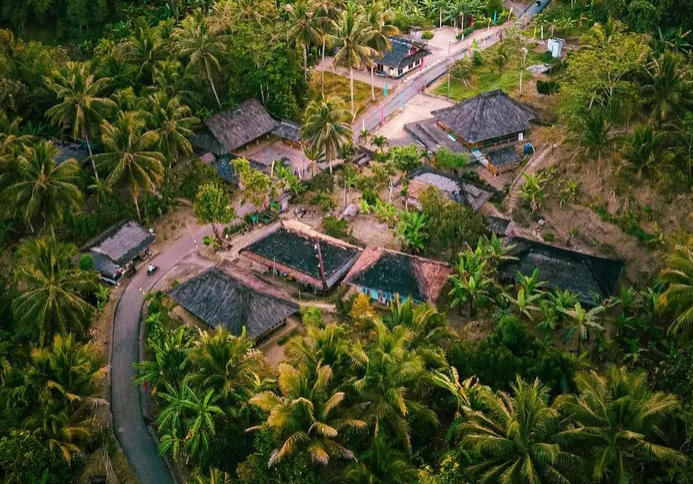 PLN Dukung Pelestarian Budaya Lokal Melalui Bantuan Infrastruktur di Kampung Kuta