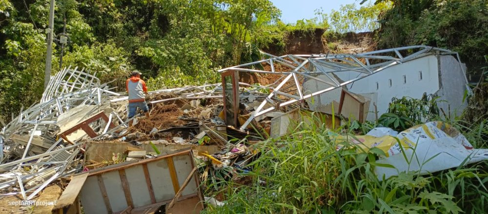 2 Rumah di Sukabumi Rusak Parah Akibat Diterjang Longsor