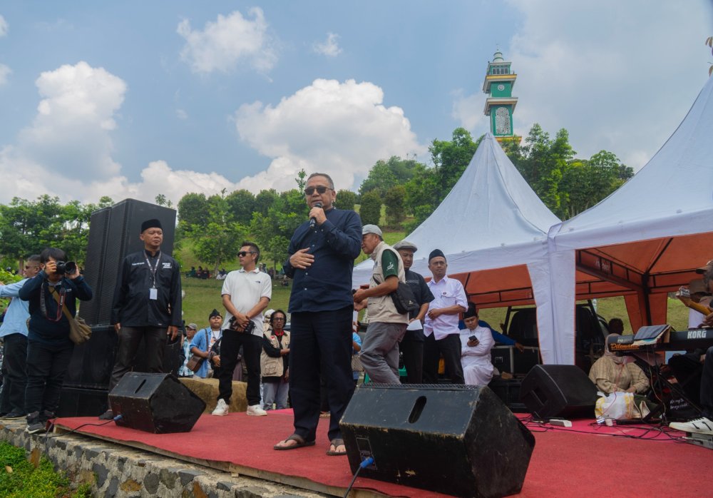 Ketika Masyarakat Keluhkan Jalan Rusak di Sukabumi ke Calon Bupati Iyos Somantri