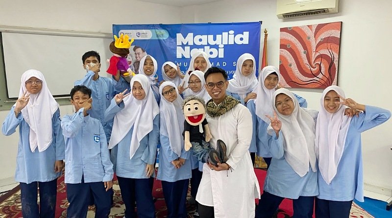 Maulid Nabi di SMP Lazuardi Al Falah: Tausyiah Interaktif dan Penampilan Chicko
