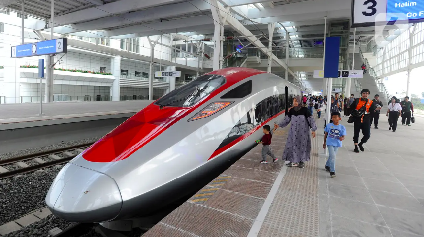 Jadwal Kereta Cepat Whoosh Oktober 2024 & Harga Tiket