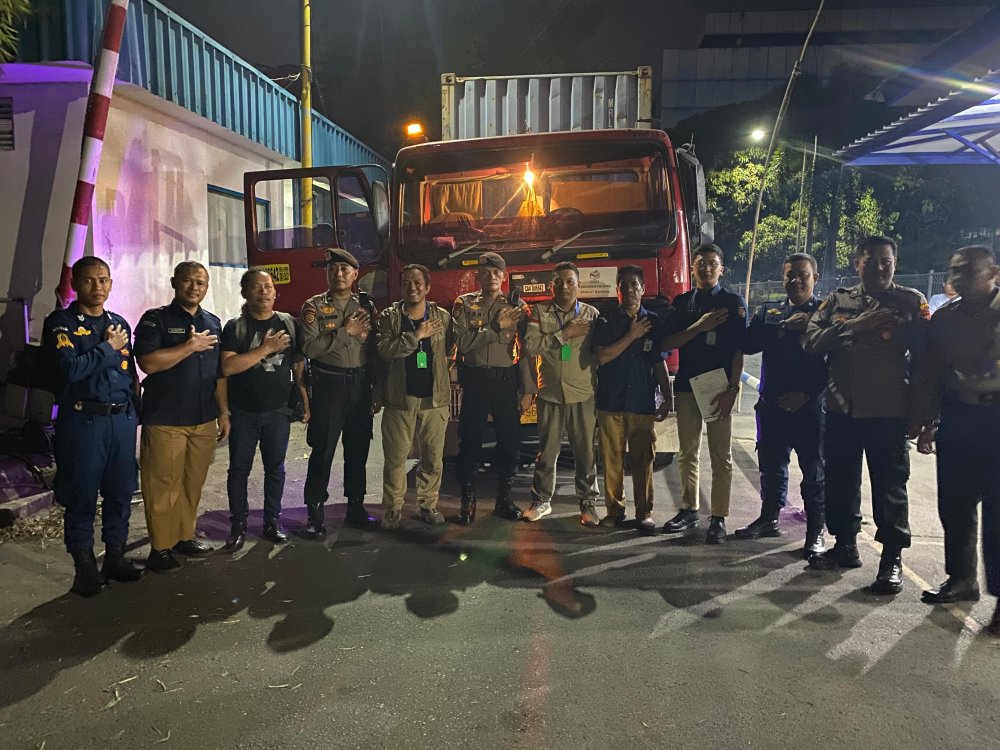 Polres Gresik Kawal Pengiriman Surat Suara Pilkada Serentak 2024 dari Gresik ke Sulawesi Selatan