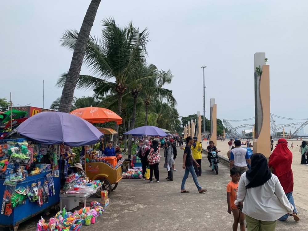 Ancol Tata Pedagang Asongan Di Kawasan Pantai Untuk Naik Kelas