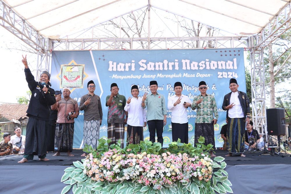 Cabup Bandung Dadang Supriatna Hadir di Tengah-tengah Masyarakat Pada Giat Hari Santri Nasional di Kecamatan Pacet