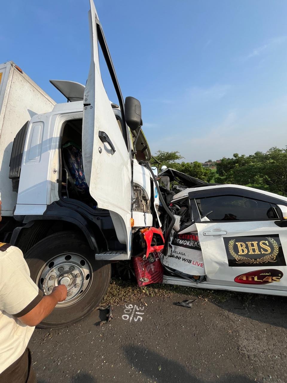 Truk Tabrak Mobil TvOne, 3 Orang Tewas