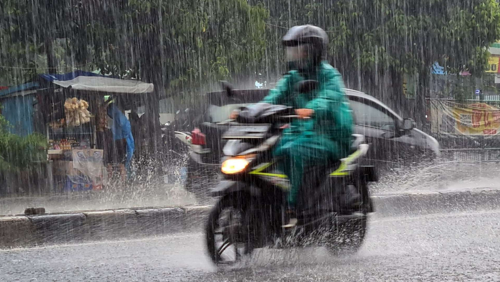 Pentingnya Mencuci Motor Setelah Hujan untuk Cegah Kerusakan