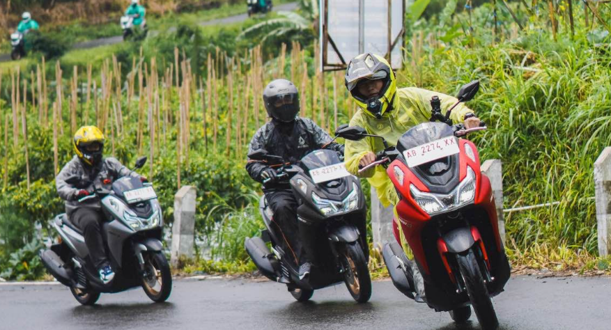 Penyebab dan Tips Agar Motor Matic Tidak Gagal Menanjak