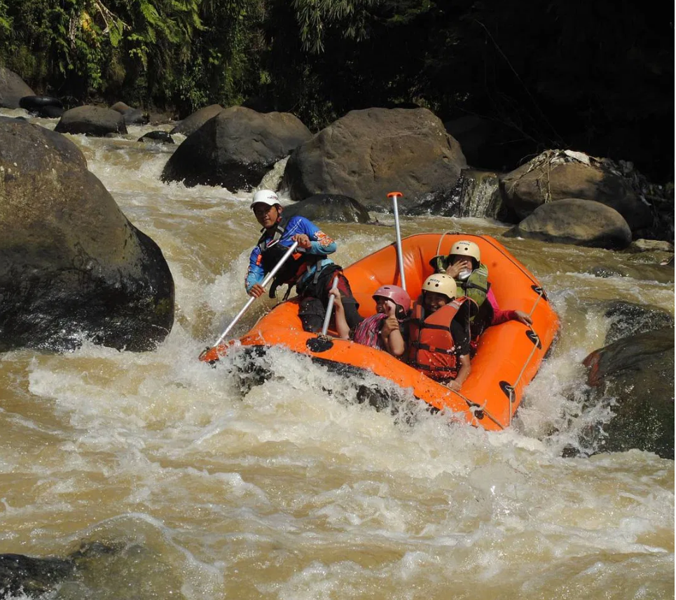 Tempat Rafting Seru di Bandung untuk Penggemar Adrenalin