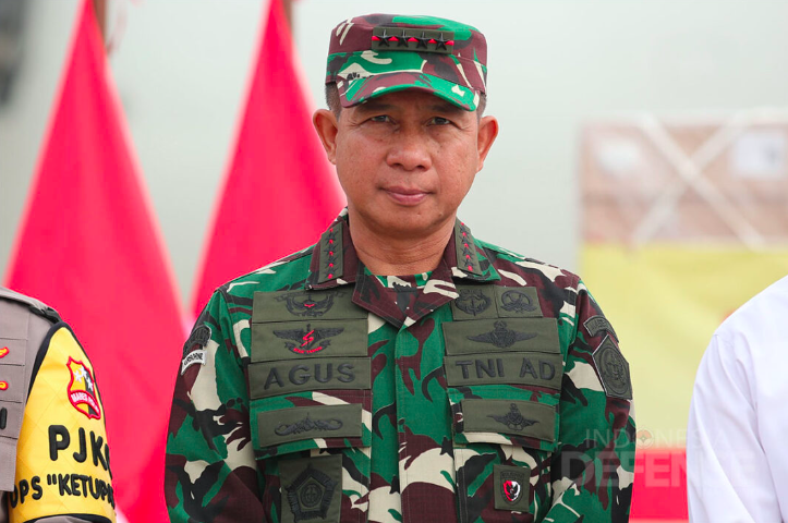 TNI Dirikan Dapur Lapangan dan Posko Kesehatan untuk Korban Erupsi Gunung Lewotobi Laki-laki