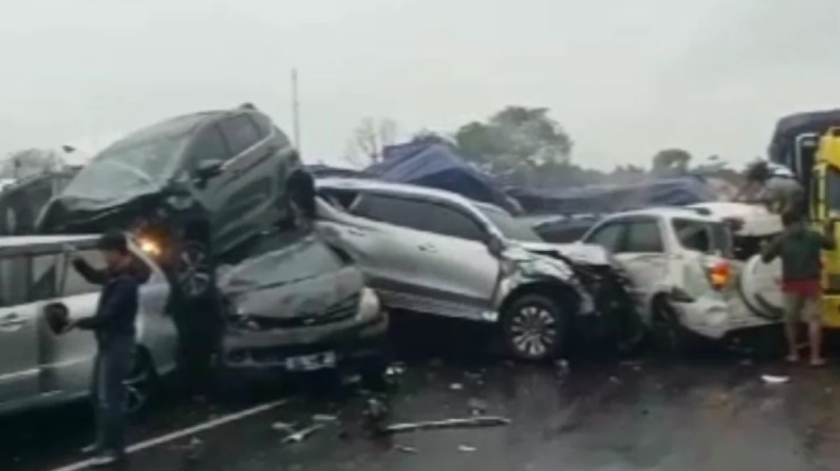Akibat Kecelakaan Beruntun di KM 92 Tol Cipularang Arus Kendaraan Dialihkan Keluar Tol Cikamuning dan Masuk Lagi Gerbang Tol Jatiluhur
