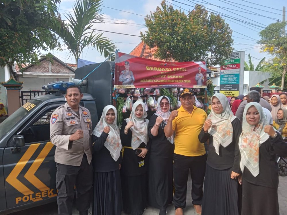 Polsek Cerme Sosialisasi Rekrutmen Polri dan Berbagi di Desa Dampaan Cerme