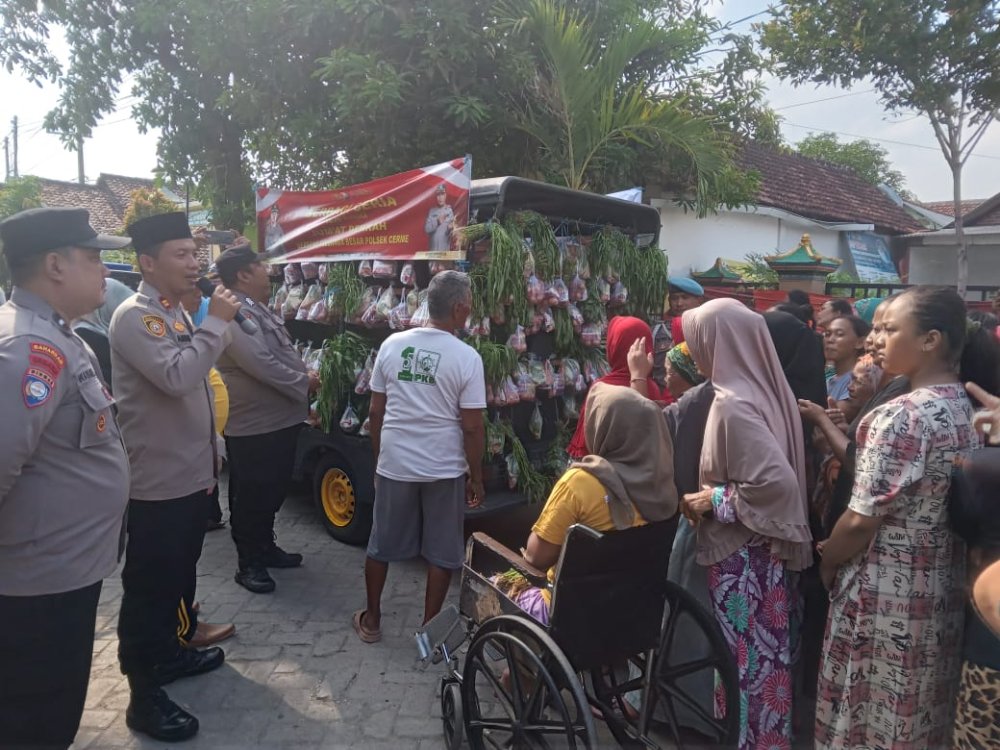 Polsek Cerme Sosialisasi Rekrutmen Polri dan Berbagi di Desa Dampaan Cerme