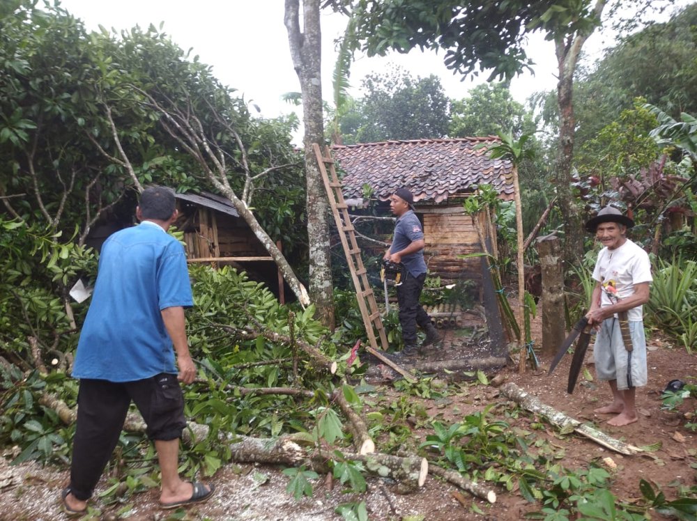 Angin Kencang Sapu Sukabumi, Sejumlah Rumah Rusak