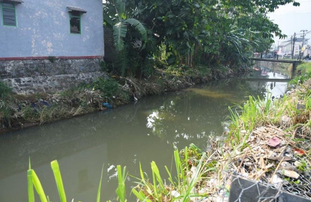 Antisipasi Banjir, Sungai Cisuda di Kota Sukabumi Dikeruk