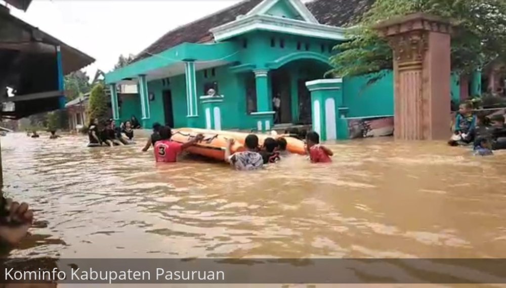 Kesiapsiagaan BPBD Makassar: Personel Dites Tugas Awasi Wilayah Rawan Banjir