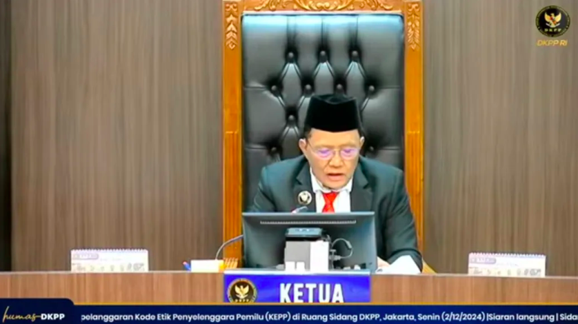 Di Tengah Rekapitulasi Pilkada, Ketua KPU Jabar Dicopot dari Jabatannya