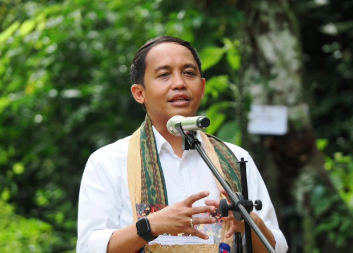 Menteri Kehutanan Akan Sanksi Perusak Hutan dengan Hukum Adat