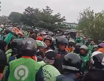 Kronologi Kisruh Ojol vs Opang di Cimekar Bandung, Penumpang Ditarik hingga Terjatuh