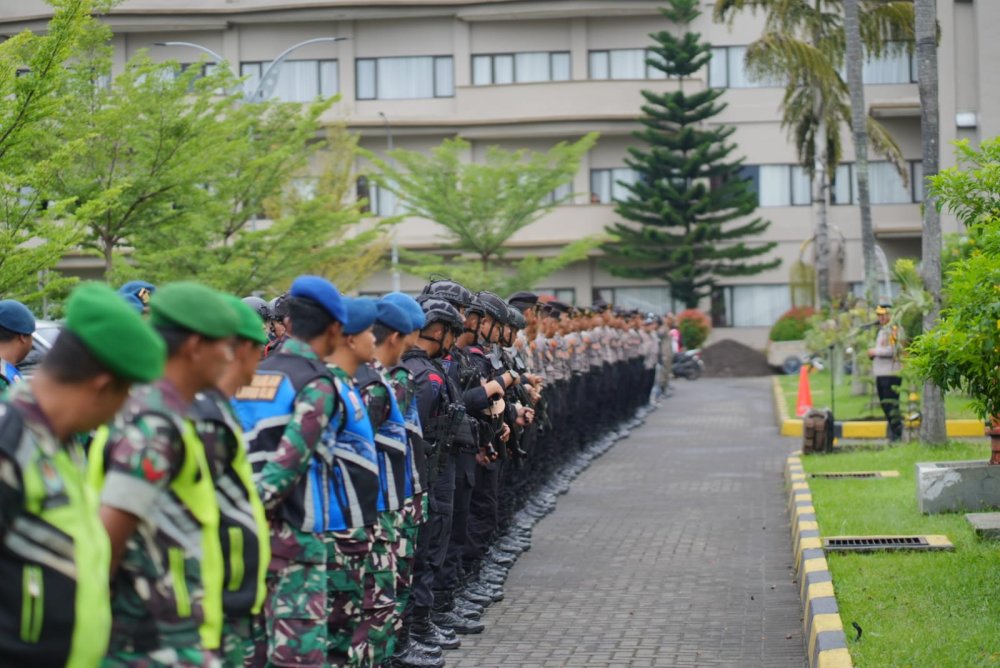 Ratusan Personel Gabungan Amankan Rekapitulasi Penghitungan Suara Pilgub dan Pilbup 2024