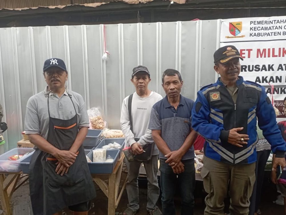 Penertiban Kios Para Pedagang di Pasar Lama Ciparay Berjalan Lancar, Aman dan Tertib