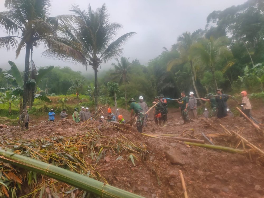 Pencarian 2 Korban Longsor di Sukabumi Terkendala Alat Berat dan cuaca