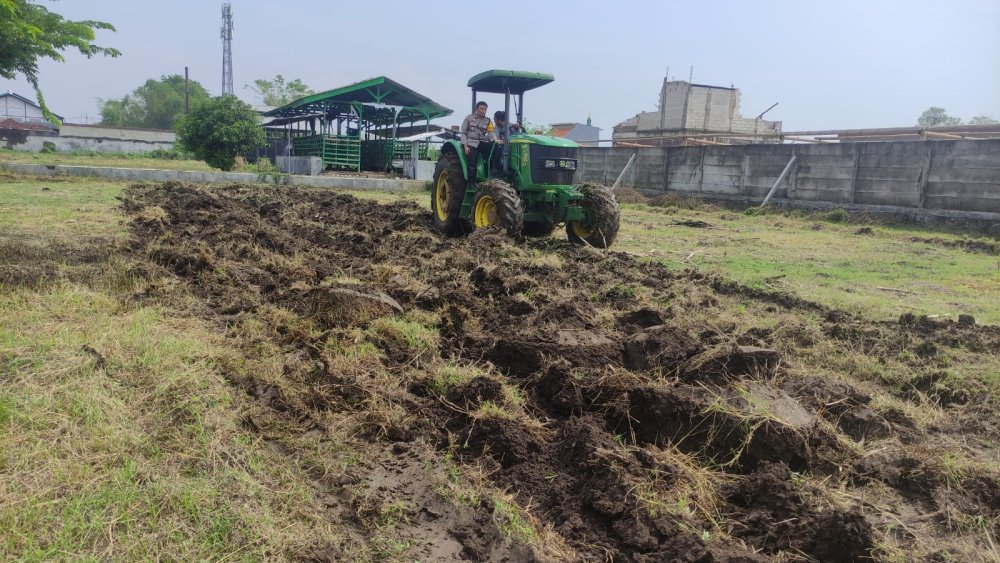 Wujudkan Ketahanan Pangan Polisi di Sidoarjo Buka Lahan Tidur Jadi Produktif Ditanami Jagung