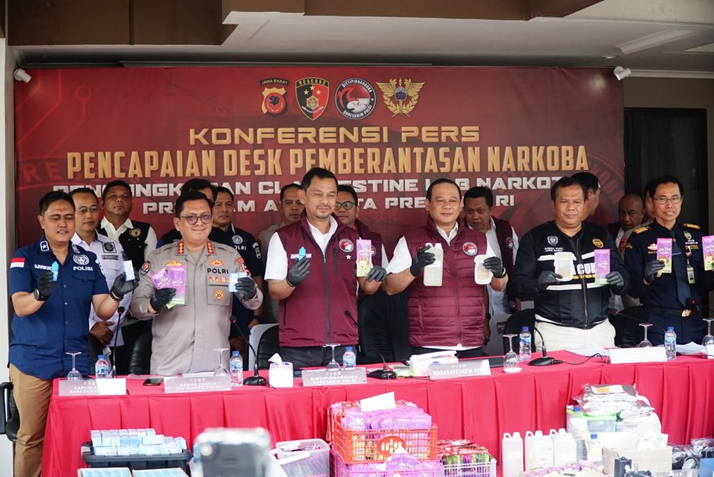Bareskrim Polri dan Polresta Bandung Polda Jabar Berhasil Ungkap Clandenstine Lab Pembuatan Vape Kandungan Narkoba di Dalam Rumah