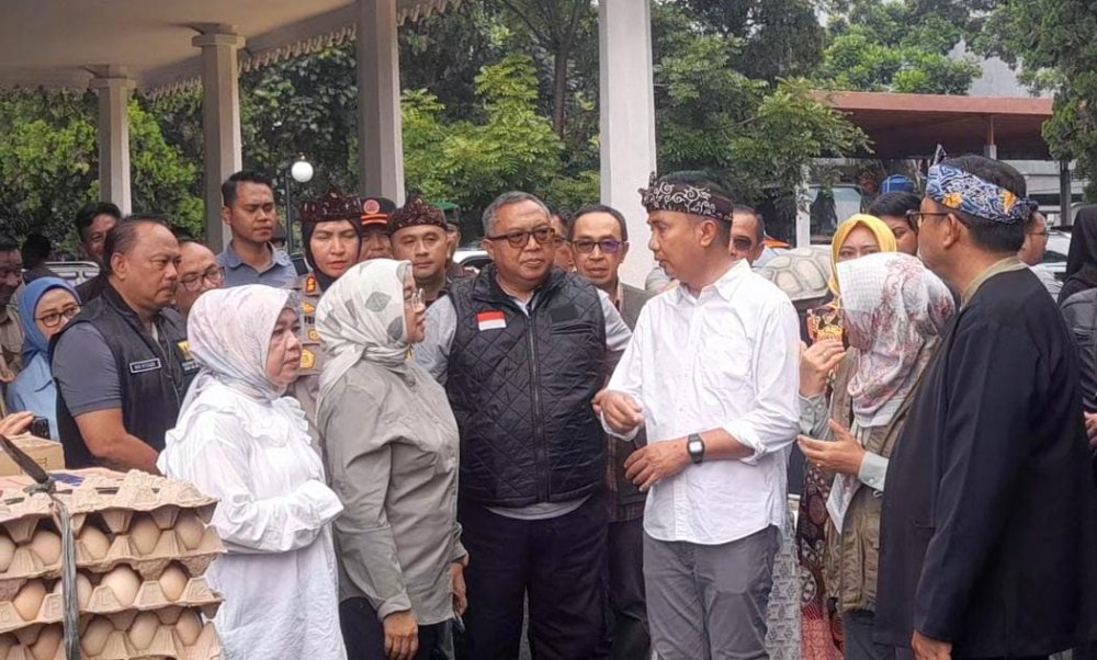 Pesan Bey untuk Kades di Sukabumi Soal Logistik Bencana: Kalau Ada Kekurangan Segera Sampaikan