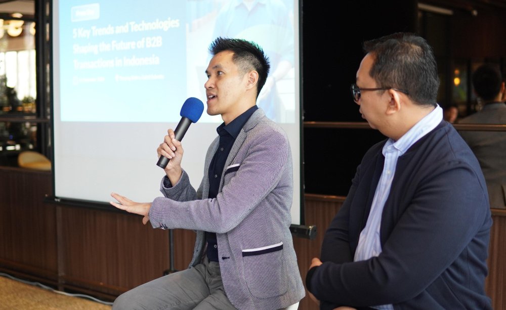Paper.id: 2025 Momentum Benahi Operasionalisasi Bisnis Melalui Transformasi Digital di Tengah Pertumbuhan Ekonomi Global