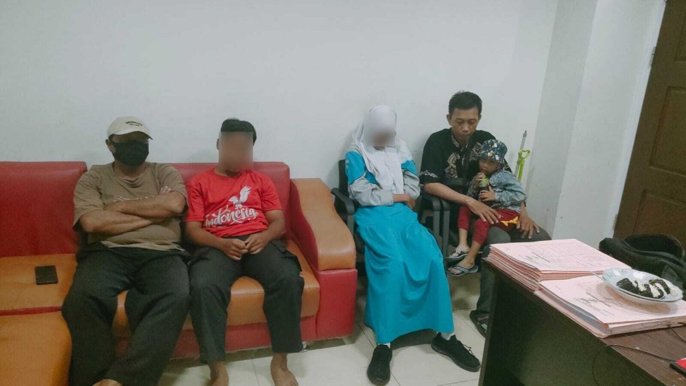 Dua Remaja Driyorejo Gresik Digerebek Warga, Diduga Berbuat Mesum dalam Musala