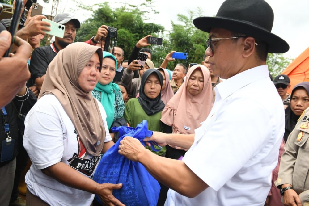 Tinjau Lokasi Pengungsian di Sukabumi, Mendes: Dana Desa Boleh untuk Kedaruratan