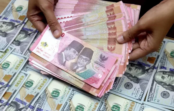 Rupiah Berpeluang Menguat seiringn Trump Tunda Serangan Iran