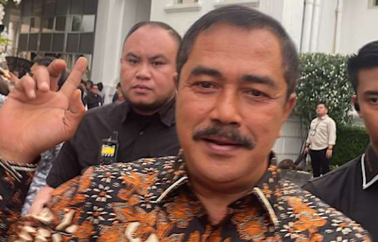 Imigrasi Tindak Tegas WNA China Pembuat Konten Viral Uang dalam Paspor