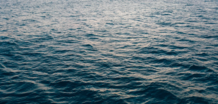 Kenapa Air Laut Tampak Biru di Mata Kita?